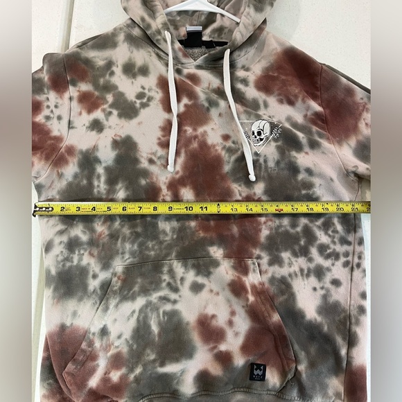 WXYZ Mfg Co Size tie-dye Skull Graphic Design hoodie - Picture 8 of 9